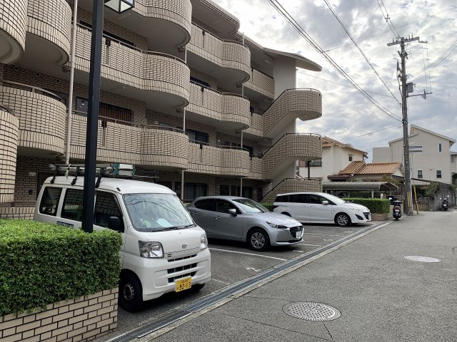 エクロール北久の駐車場