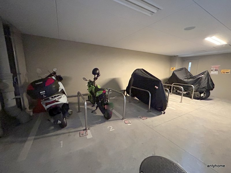 ブリリアント大阪西　仲介手数料無料の駐車場