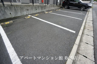 【駐車場】 | レオパレスアズミール | 画像8