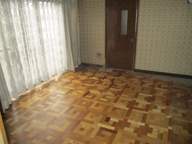 大洲市長浜中古住宅の洋室|日当たりも良いです。