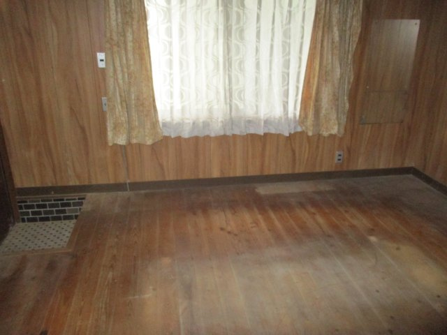 大洲市長浜中古住宅の洋室|日当たりも良いです