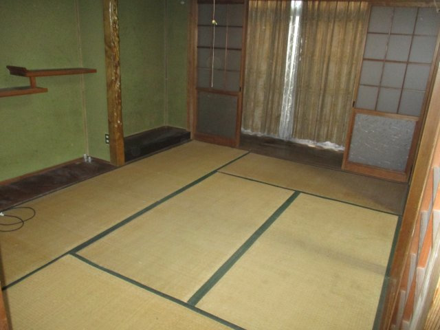 大洲市長浜中古住宅の和室|フローリングだけでなく、和室もあります