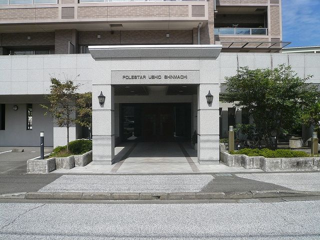 ポレスター潮新町のエントランス