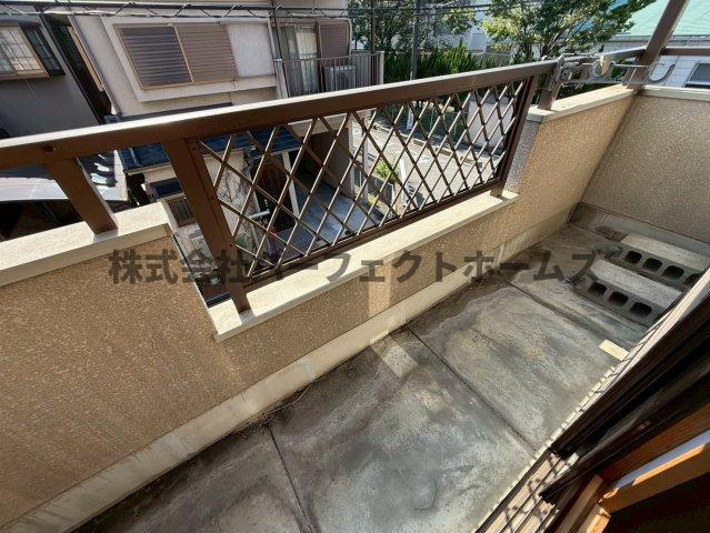 田口3丁目戸建　賃貸のバルコニー|バルコニーからの眺めを楽しみながら食事をしませんか