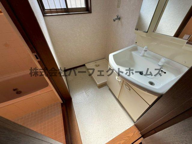 田口3丁目戸建　賃貸の洗面所|スペースが確保できる洗面所です
