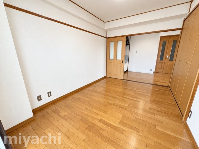 光マンションの洋室