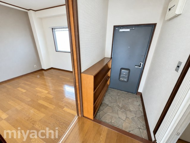 光マンションの玄関