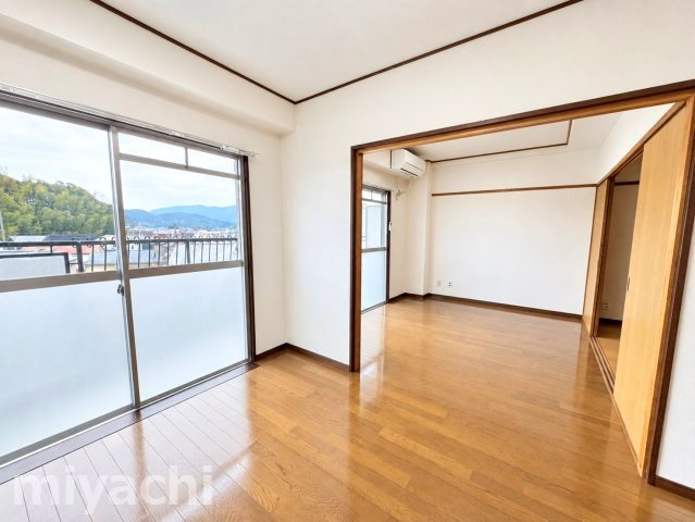 光マンションの居間・リビング