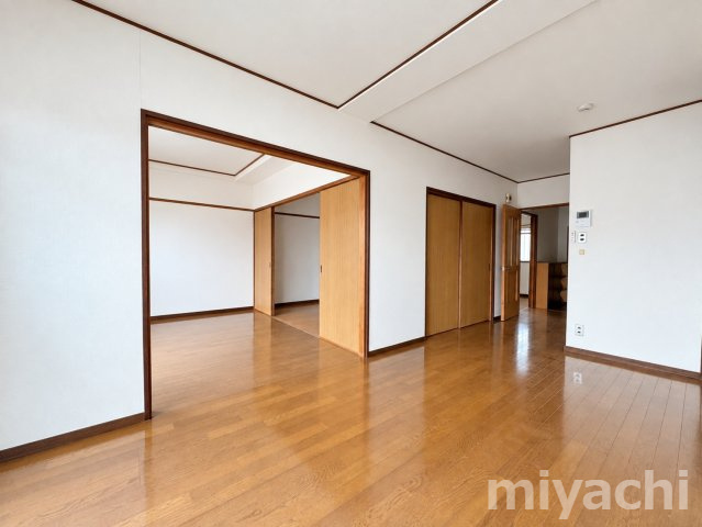 光マンションの洋室