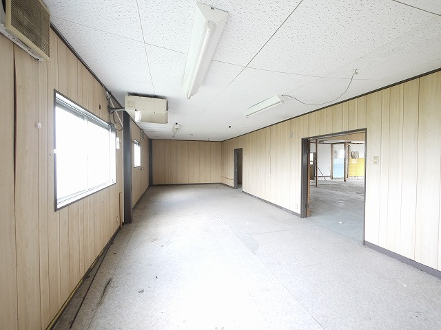 大福貸倉庫のロビー