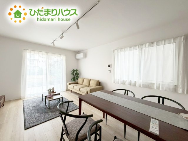いわき市内郷御台境町新町前　建売住宅の居間・リビング|大きな窓から差し込む光でいっぱいのリビング　休日もつい家にいる時間が長くなりそうです