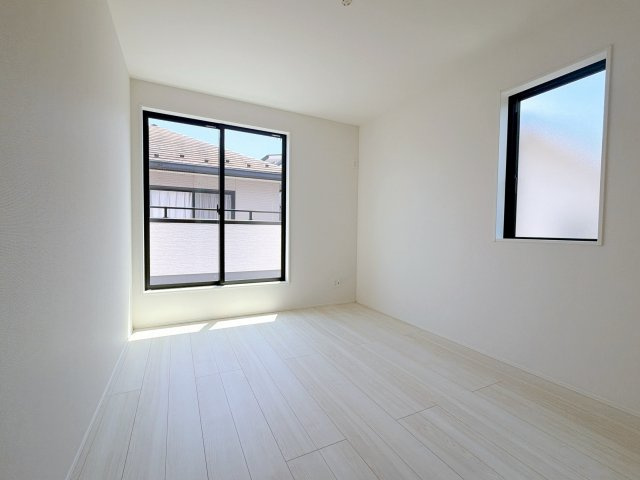 さいたま市栄和8期の洋室|居室は全室収納あり！たっぷりある収納活用でお部屋もキレイを保てます♪