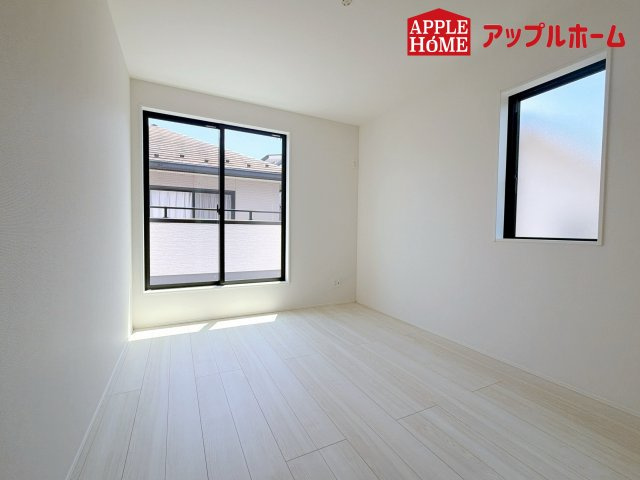 さいたま市栄和8期の洋室|居室は全室収納あり！たっぷりある収納活用でお部屋もキレイを保てます♪