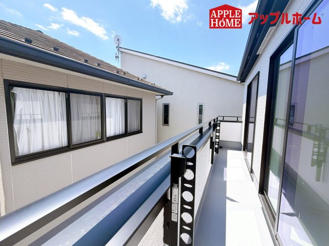 さいたま市栄和8期のバルコニー|家族分の洗濯物もしっかり干せます。日当たりも良く、毎日のお洗濯が楽しくなりそう♪