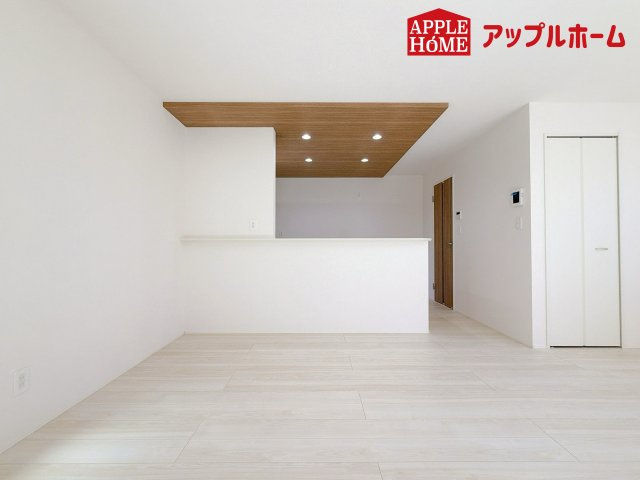 さいたま市栄和8期の居間・リビング|明るい日差しがさすリビングは、家族の憩い空間。