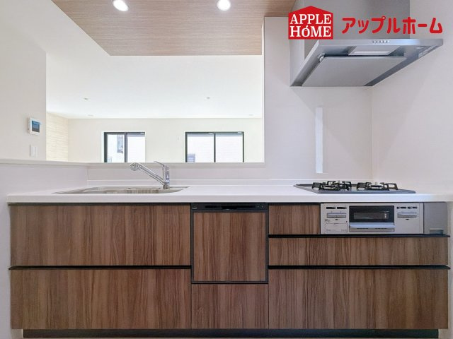 さいたま市栄和8期のキッチン|キッチンの収納も充実☆食洗器完備で家事も楽々♪生活の質が向上すること間違いなしの充実設備です。