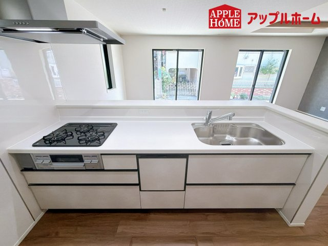 さいたま市栄和9期のキッチン|見栄えもよくお手入れもスムーズに出来ます。豊富な収納力もございますので、キッチンスペースをスッキリとお使い頂けそうです。