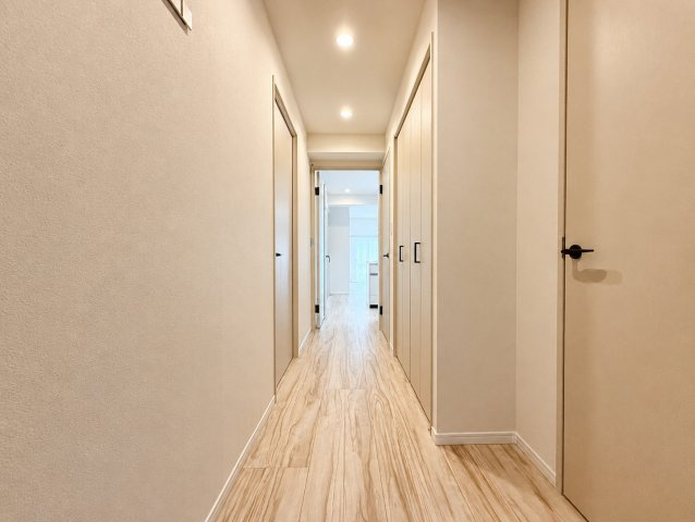 ハイラーク船堀の玄関|玄関は住まいの第一印象を高め、帰るたびに気分が上がる、ホテルのような上質な日常が始まります。