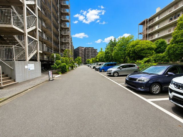 ハイラーク船堀の駐車場|敷地内だから防犯面にも配慮。安心して愛車を保管できます。
