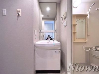【独立洗面台】 | プレサンスNAGOYA桜通ビッグビート | 朝の支度にも助かる、独立の洗髪洗面化粧台