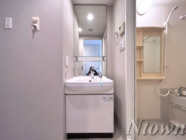 【独立洗面台】 | プレサンスNAGOYA桜通ビッグビート | 朝の支度にも助かる、独立の洗髪洗面化粧台