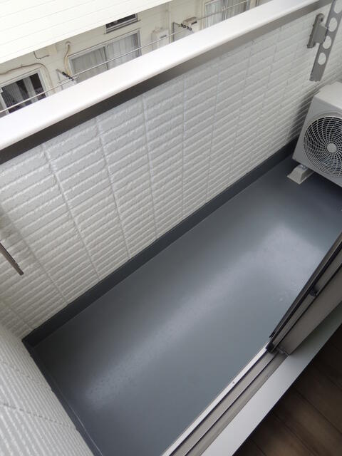 狛江市岩戸北４丁目のアパートのバルコニー