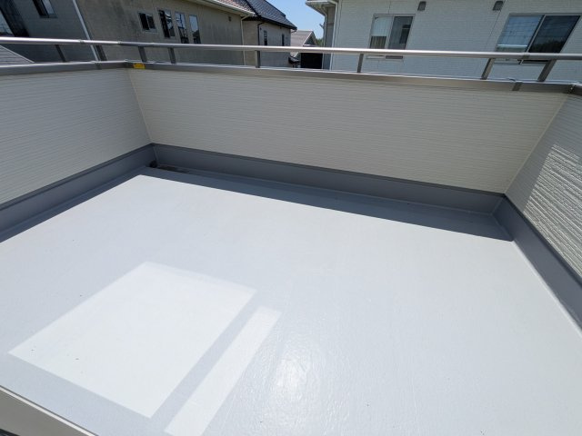 第1　常総市中妻町　新築戸建て　1号棟のバルコニー|広々としたワイドバルコニーは、日当たり良好で毎日の洗濯物干しに最適です。
