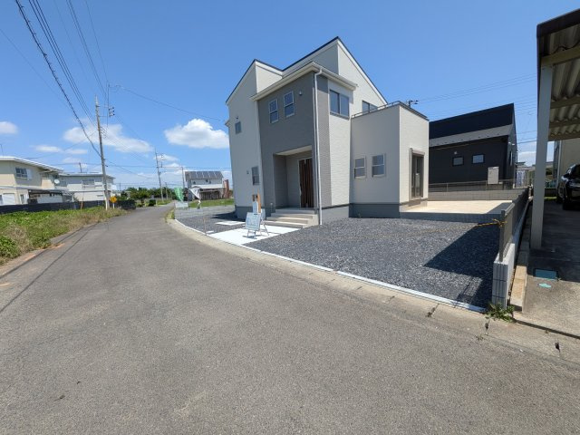 第1　常総市中妻町　新築戸建て　1号棟の前面道路含む現地写真|現地案内会開催中です！ 平日のご見学も可能です。 お気軽にお問い合わせください♪ 【リアライズ不動産】 0297-86-8370まで♪