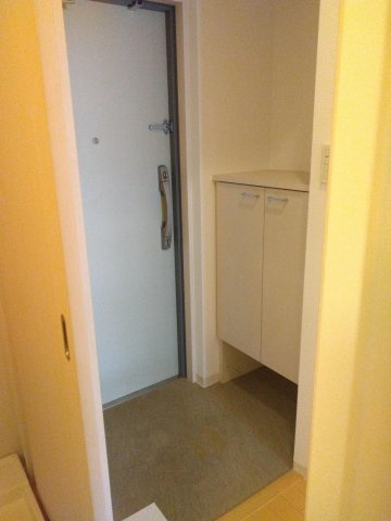 ニッケノーブルハイツ江坂の玄関|参考写真