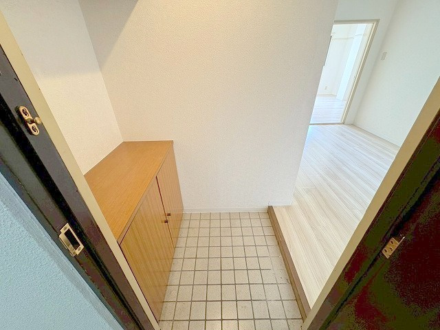 グランドハイツ三津屋北の玄関