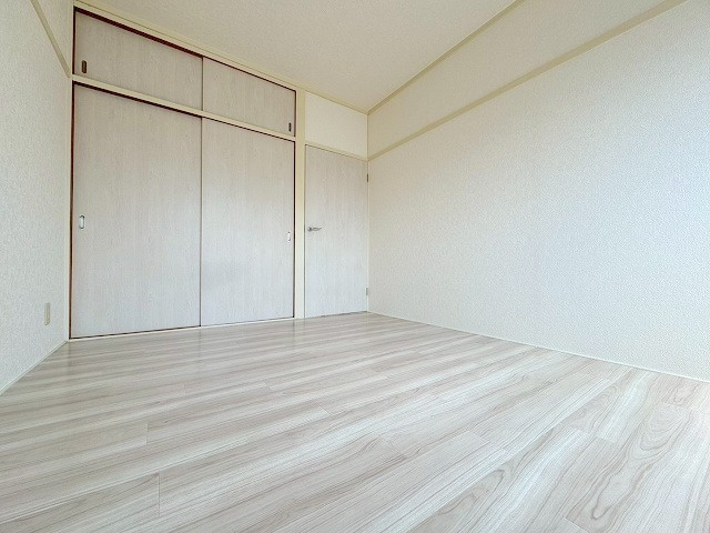 グランドハイツ三津屋北の居間・リビング