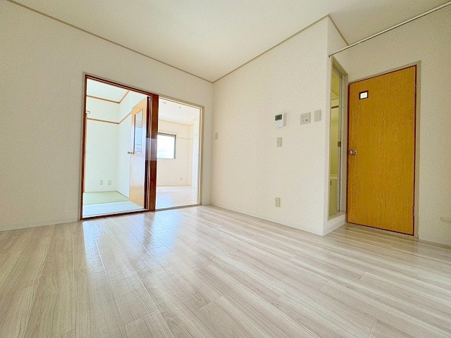 グランドハイツ三津屋北の居間・リビング
