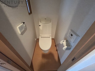 温水洗浄便座付きのトイレです♪
