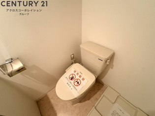 温水洗浄便座付きのトイレです♪