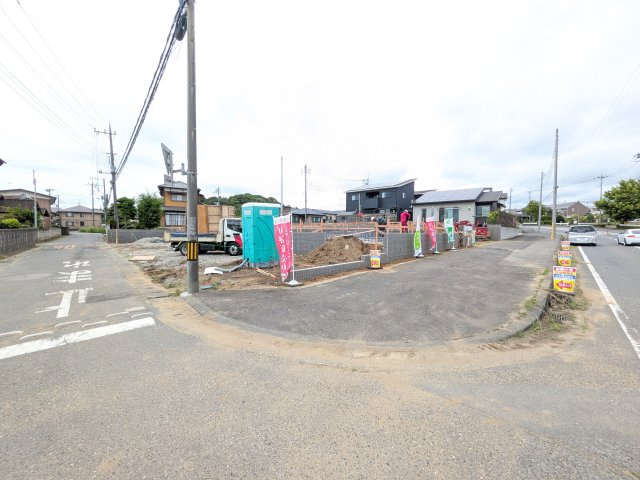 龍ケ崎市白羽　第11　新築戸建て　4号棟の前面道路含む現地写真|写真だけでは伝わらない快適さを、ぜひ現地で体感しませんか？
即日見学可能です！平日のご案内も可能です♪
お気軽にお問合せまたはお電話ください！
0297-86-8370まで【リアライズ不動産】
