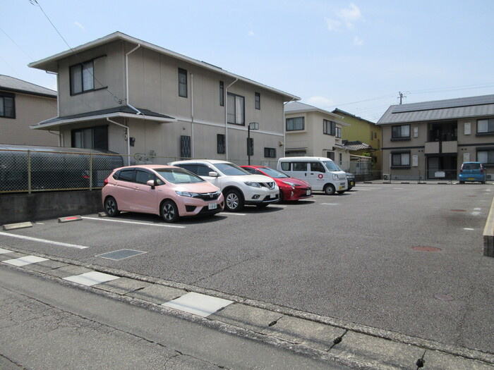 ニュー　エクセルの駐車場