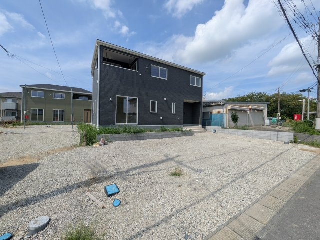 常総市水海道諏訪町　第3　新築戸建て　5号棟の前面道路含む現地写真|写真だけでは伝わらない快適さを、ぜひ現地で体感しませんか？
即日見学可能です！平日のご案内も可能です♪
お気軽にお問合せまたはお電話ください！
0297-86-8370まで【リアライズ不動産】