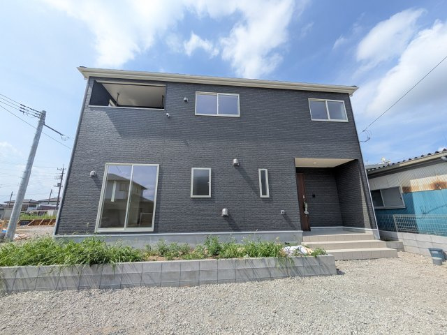 常総市水海道諏訪町　第3　新築戸建て　5号棟の外観|【月々5万円台〜】
写真だけでは伝わらない快適さを、ぜひ現地で体感しませんか？
即日見学可能です！平日のご案内も可能です♪
お気軽にお問合せください！