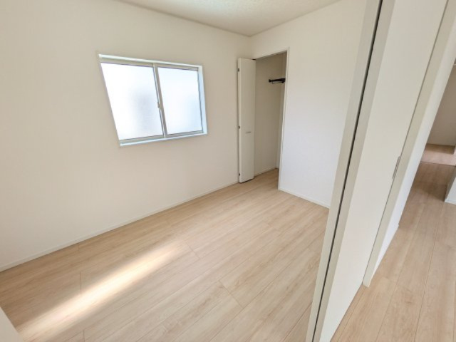 常総市水海道諏訪町　第3　新築戸建て　5号棟の洋室|リビングとの続き間になっているので、お子様の遊ぶスペースやお昼寝などにも使えます！