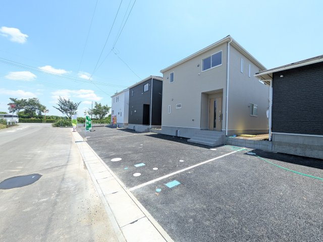 常総市本石下　第12　新築戸建て　4号棟の前面道路含む現地写真|写真だけでは伝わらない快適さを、ぜひ現地で体感しませんか？
即日見学可能です！平日のご案内も可能です♪
お気軽にお問合せまたはお電話ください！
0297-86-8370まで【リアライズ不動産】