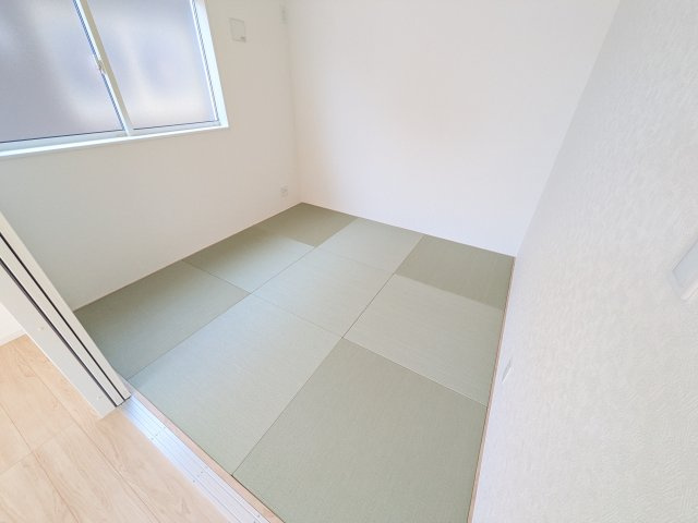 常総市本石下　第12　新築戸建て　4号棟の和室|陽当たりの良い明るい洋室。
お子様の成長に合わせて、学習部屋や趣味の部屋など、多目的にフレキシブルに活用できます。