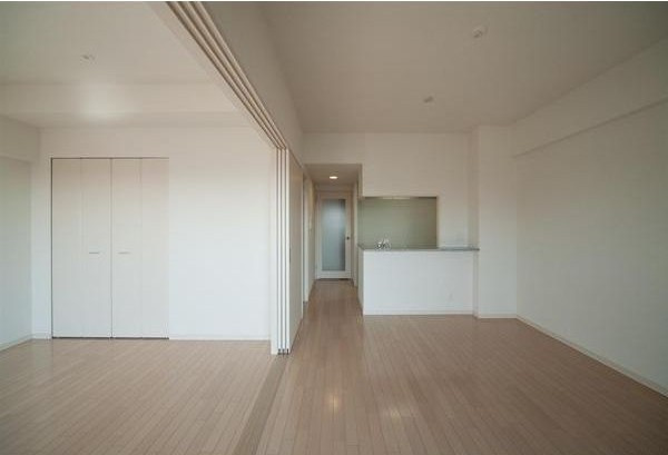 エステムプラザ神戸西Ⅴミラージュの居間・リビング