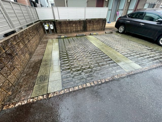 ベヌスタ丸橋の駐車場