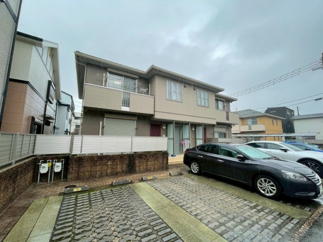 ベヌスタ丸橋の駐車場