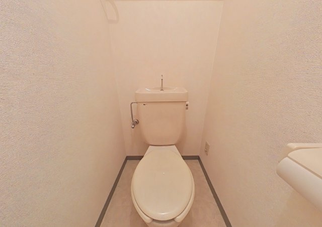 アルファ西古松のトイレ|シンプルな造りの落ち着いたトイレです。