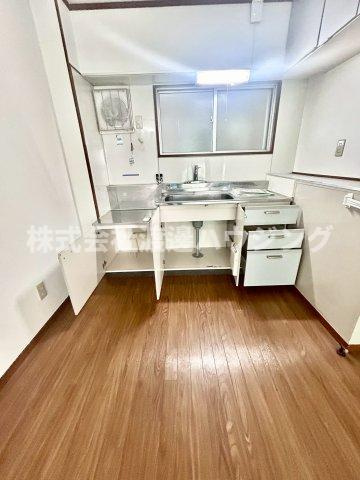 成晃マンションのキッチン|キッチン下収納