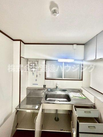 成晃マンションのキッチン|キッチンに窓あり