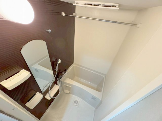 Luxe新大阪SOUTHの浴室