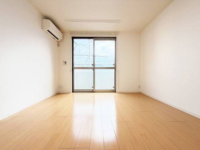 シャーメゾン カープの洋室