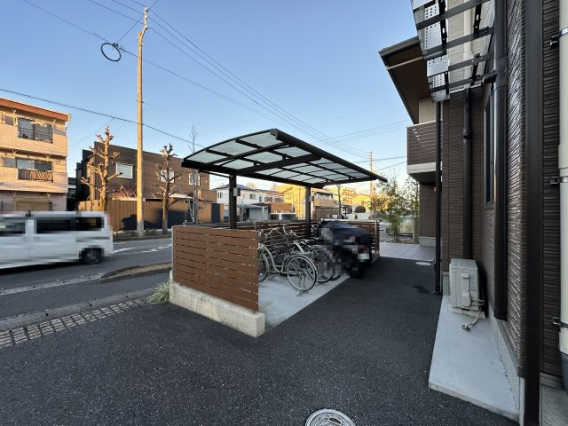 シャーメゾン カープの駐車場